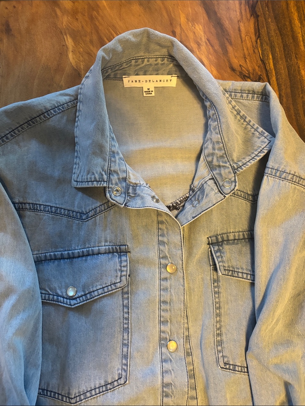 Jane + Delancey Light Wash Denim pearl button Denim Shirt Size M